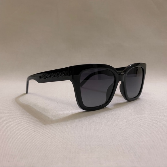 MARC JACOBS Embossed Logo Square Sunglasses — Glossy Black & Grey Gradient Lens - Picture 7 of 17